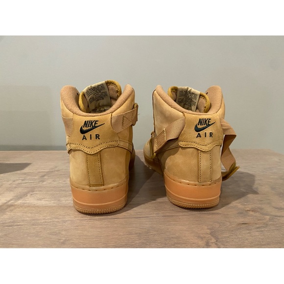 Kids ‘Nike Air Force 1 High LV8’ shoes - Picture 4 of 6